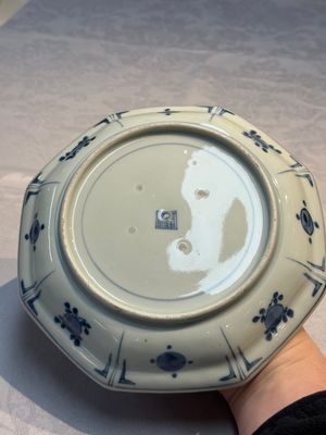 A set of five Japanese Arita blue and white octagonal tea ceremony plates with riverscape design, Edo, 18th C. — photo 22