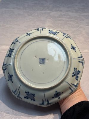 A set of five Japanese Arita blue and white octagonal tea ceremony plates with riverscape design, Edo, 18th C. — photo 29
