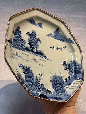 A set of five Japanese Arita blue and white octagonal tea ceremony plates with riverscape design, Edo, 18th C. — photo 9
