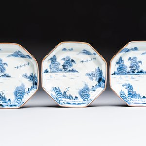 A set of five Japanese Arita blue and white octagonal tea ceremony plates with riverscape design, Edo, 18th C. — photo 4