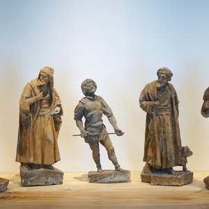 A set of five plaster figures from the retable of Caux, 19/20th C., Bruges — photo 1