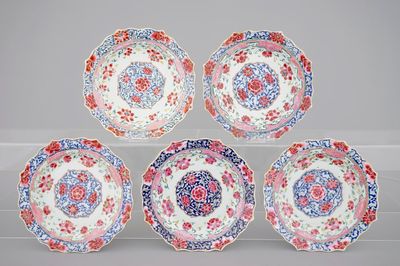 A set of five unusual Chinese famille rose porcelain plates, Yongzheng-Qianlong, 1st half 18th C.