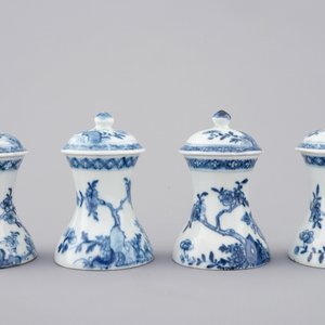 A set of four Chinese blue and white bottomless domes of floral design, Qianlong, 18th C. — 照片 3