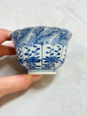 A set of four Chinese blue and white cups and saucers, flower mark, 19th C. — photo 19
