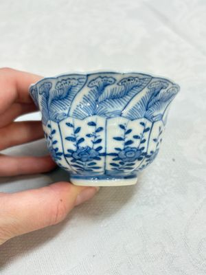 A set of four Chinese blue and white cups and saucers, flower mark, 19th C. — photo 23