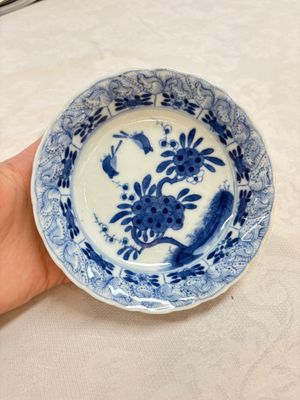 A set of four Chinese blue and white cups and saucers, flower mark, 19th C. — photo 3