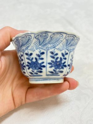 A set of four Chinese blue and white cups and saucers, flower mark, 19th C. — photo 31