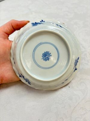 A set of four Chinese blue and white cups and saucers, flower mark, 19th C. — photo 7