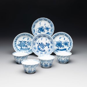 A set of four Chinese blue and white cups and saucers, flower mark, 19th C. — photo 1