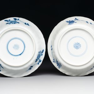 A set of four Chinese blue and white cups and saucers, flower mark, 19th C. — photo 3
