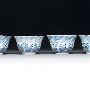 A set of four Chinese blue and white cups and saucers, flower mark, 19th C. — photo 6