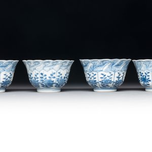 A set of four Chinese blue and white cups and saucers, flower mark, 19th C. — photo 7