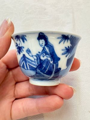 A set of four Chinese blue and white 'Sense of Smell' cups and saucers, artemisia leaf mark, Kangxi — foto 16