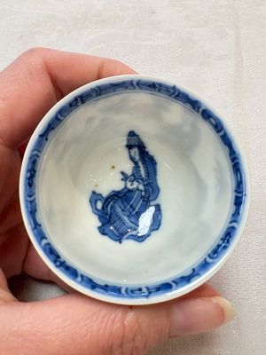 A set of four Chinese blue and white 'Sense of Smell' cups and saucers, artemisia leaf mark, Kangxi — foto 18