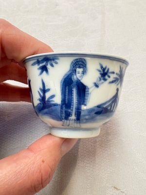 A set of four Chinese blue and white 'Sense of Smell' cups and saucers, artemisia leaf mark, Kangxi — foto 2