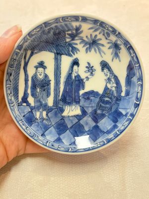 A set of four Chinese blue and white 'Sense of Smell' cups and saucers, artemisia leaf mark, Kangxi — foto 28