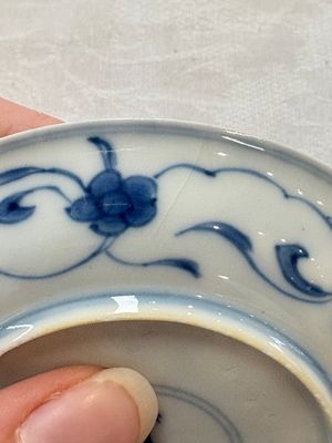 A set of four Chinese blue and white 'Sense of Smell' cups and saucers, artemisia leaf mark, Kangxi — foto 32