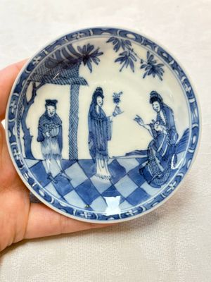 A set of four Chinese blue and white 'Sense of Smell' cups and saucers, artemisia leaf mark, Kangxi — foto 33