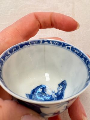 A set of four Chinese blue and white 'Sense of Smell' cups and saucers, artemisia leaf mark, Kangxi — foto 6