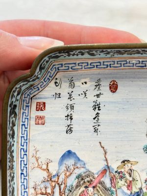 A set of four Chinese Canton enamel square saucers with figural design, Shang Xin 賞心 mark, Yongzheng/Qianlong — foto 12