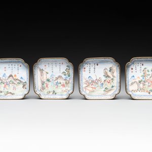 A set of four Chinese Canton enamel square saucers with figural design, Shang Xin 賞心 mark, Yongzheng/Qianlong — foto 2