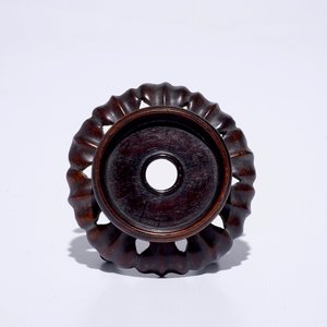 A set of four Chinese famille rose bowls, one with cover, 19/20th C. — photo 8