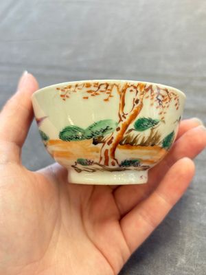 A set of four Chinese famille rose cups and saucers with horses, Qianlong — 照片 11