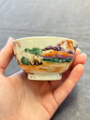 A set of four Chinese famille rose cups and saucers with horses, Qianlong — 照片 12