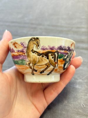 A set of four Chinese famille rose cups and saucers with horses, Qianlong — 照片 15
