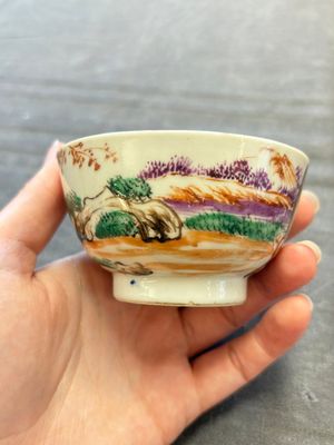 A set of four Chinese famille rose cups and saucers with horses, Qianlong — 照片 18
