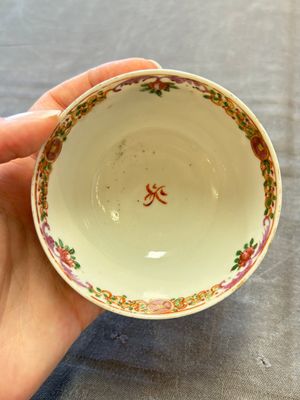 A set of four Chinese famille rose cups and saucers with horses, Qianlong — 照片 19