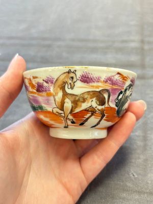 A set of four Chinese famille rose cups and saucers with horses, Qianlong — 照片 21