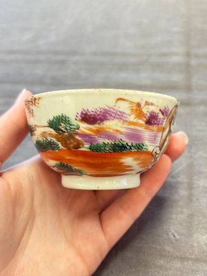 A set of four Chinese famille rose cups and saucers with horses, Qianlong — 照片 24