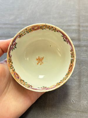 A set of four Chinese famille rose cups and saucers with horses, Qianlong — 照片 25