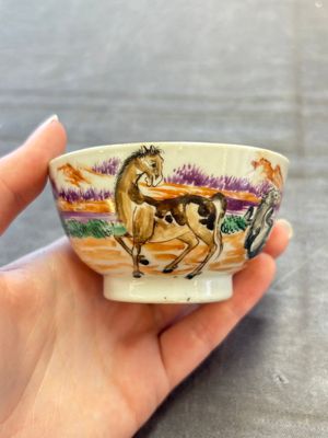A set of four Chinese famille rose cups and saucers with horses, Qianlong — 照片 27