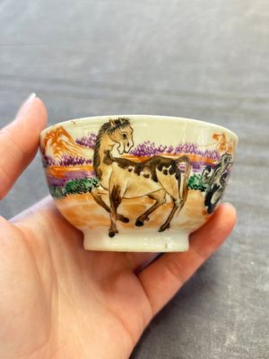 A set of four Chinese famille rose cups and saucers with horses, Qianlong — 照片 9