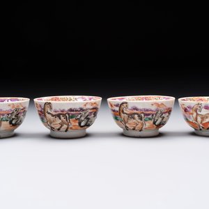 A set of four Chinese famille rose cups and saucers with horses, Qianlong — 照片 4