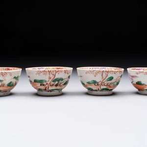 A set of four Chinese famille rose cups and saucers with horses, Qianlong — 照片 6