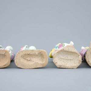 A set of four Chinese famille rose figures, 18/19th C. — 照片 3