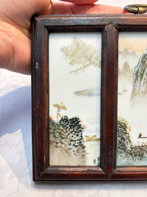 A set of four Chinese famille rose 'Landscape' plaques mounted in a wooden frame, signed Wang Yunquan 王雲泉, together with four plaques, 20th C. — photo 2