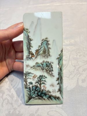 A set of four Chinese famille rose 'Landscape' plaques mounted in a wooden frame, signed Wang Yunquan 王雲泉, together with four plaques, 20th C. — photo 9