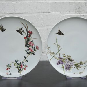 A set of four Chinese famille rose plates with birds and flowers, 20th C. — 照片 6