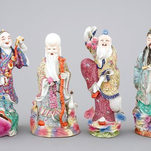 A set of four Chinese famille rose porcelain figures, 19th C. — 照片 1