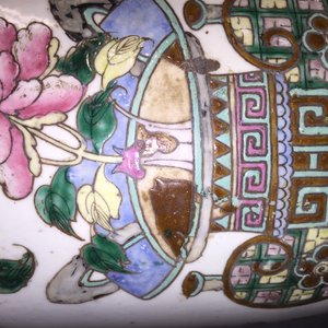 A set of four Chinese famille verte and wucai vases, 19th C. — photo 15