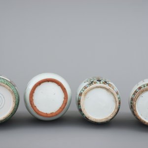 A set of four Chinese famille verte and wucai vases, 19th C. — photo 6