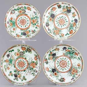 A set of four Chinese famille verte porcelain plates with flowers, Kangxi, ca. 1700 — 照片 1