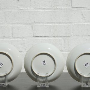 Un ensemble de 4 tasses en porcelaine de Chine aux scènes de Wu Shuang Pu et 3 soucoupes, 19ème — photo 11
