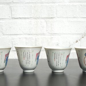 Un ensemble de 4 tasses en porcelaine de Chine aux scènes de Wu Shuang Pu et 3 soucoupes, 19ème — photo 15