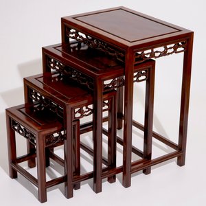 A set of four Chinese sculpted hardwood stacking tables, 20th C. — 照片 4