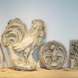 A set of four plaster casts including a cock and a pelican, 19/20th C., Bruges — photo 1
